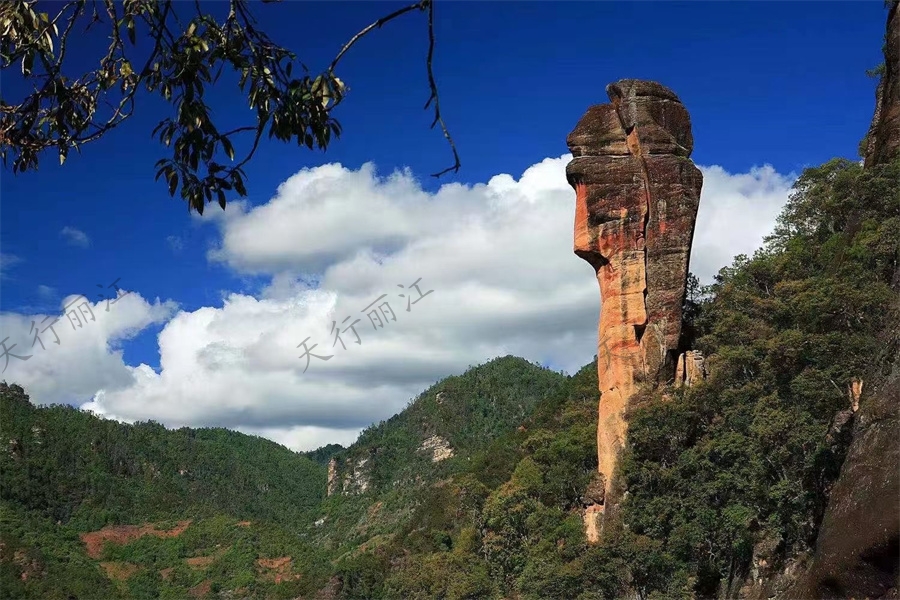 麗江旅游定制徒步拓展小眾首選-中國最大的丹霞地質公園-麗江黎明千龜山景區(qū)美圖攻略 